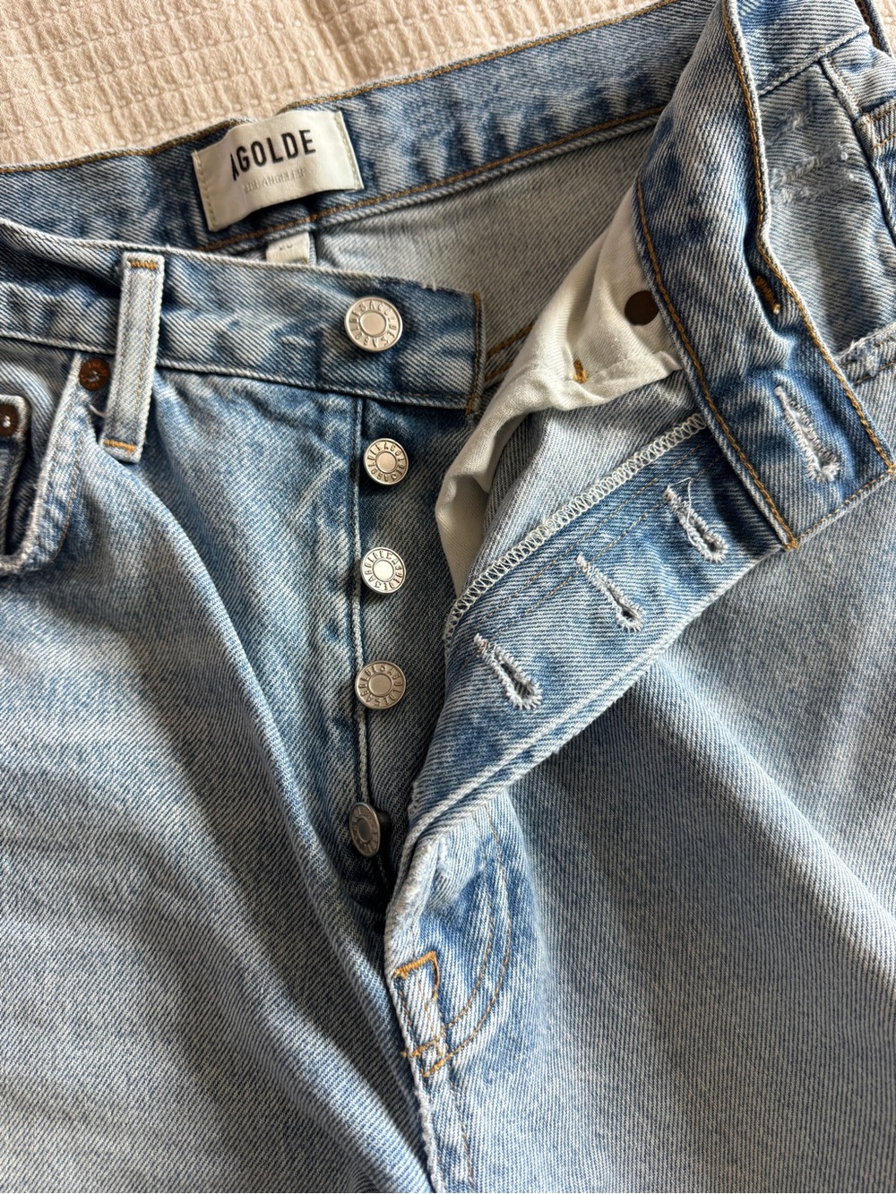 AGOLDE Riley Shorts - Picture 4 of 5